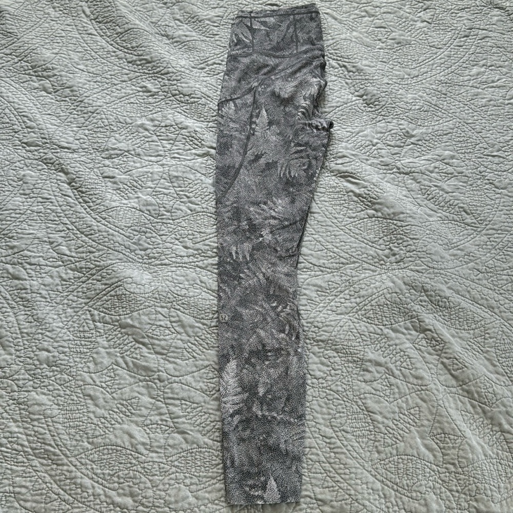 Lululemons fast and free 7/8 leggings. Size small/6